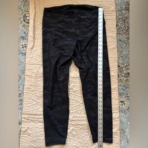 Old Navy Black Camouflage Leggings
